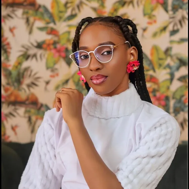 Portrait of Aminata Cissé, founder of Miel’OR Cosmetics